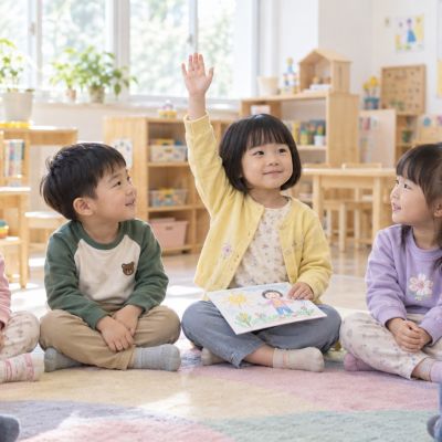 小手慢慢舉起來，今天想試著把自己的想法說出來。