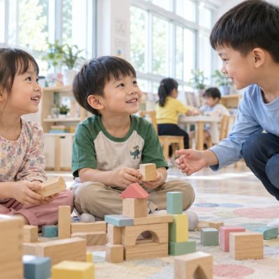 先看一看朋友正在玩什麼，再試著開口加入遊戲。