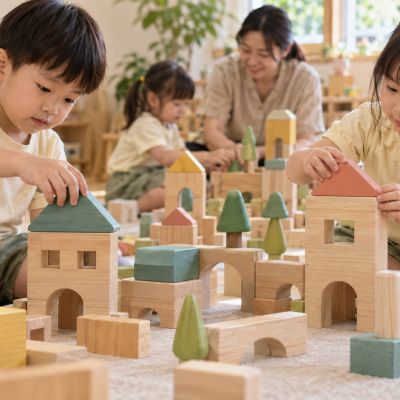加上門、窗和屋頂，每棟房子都有自己的樣子。