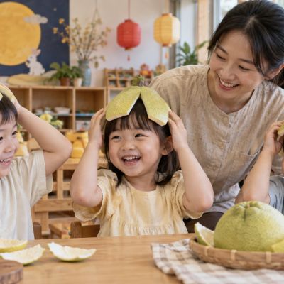 戴上可愛的柚子帽，留下中秋節最俏皮的笑容。